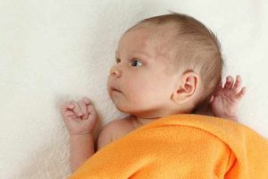 erupciones en la cara del bebe