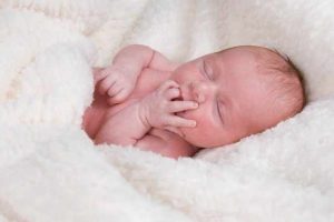 como cuidar a un bebe prematuro en casa