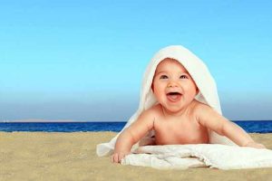como proteger al bebe del sol